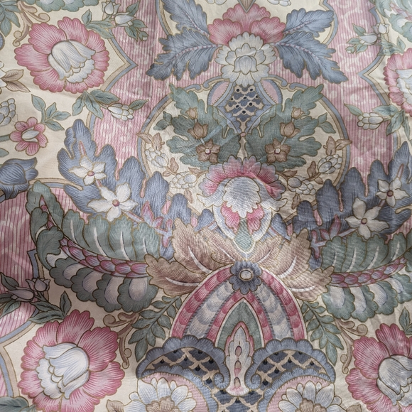 (D02) Floral Fabric - Picture 2 of 3
